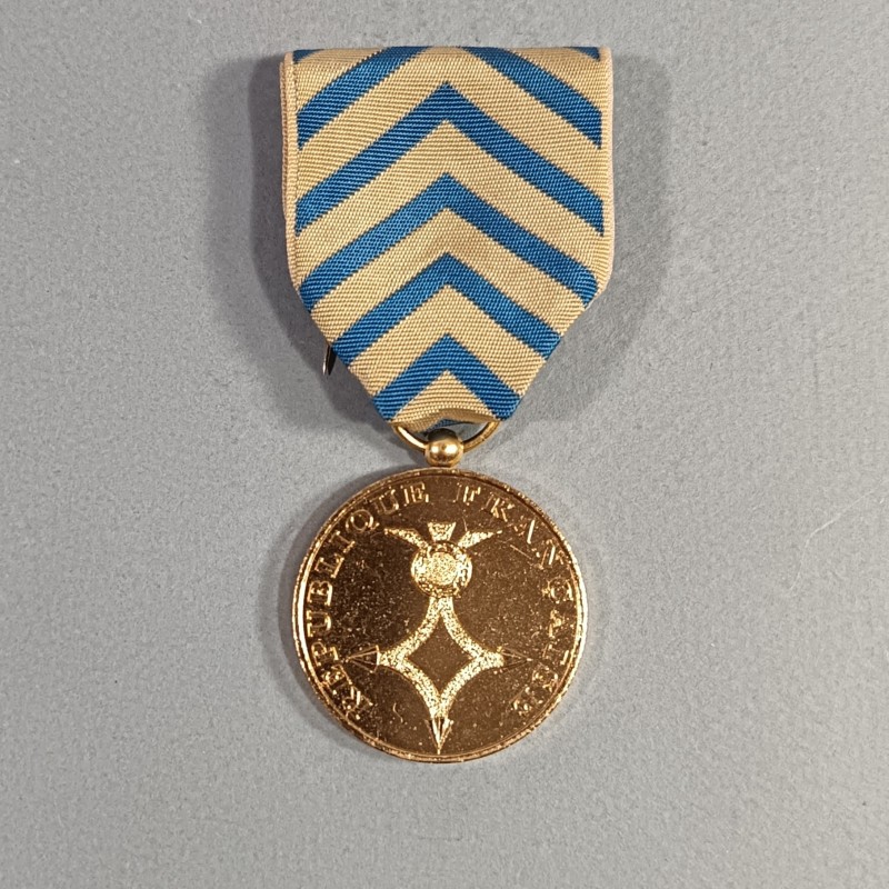 FRANCE MEDAILLE DE RECONNAISSANCE DE LA NATION MEDAILLE D'AFRIQUE DU NORD NEUVE EN BOITE MONNAIE DE PARIS